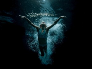 Lexi underwater-13